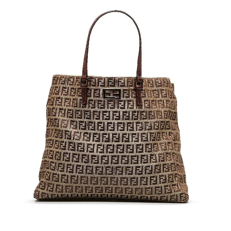 Fendi Zucchino Roll Tote (SHG-Bmz0sP)